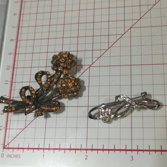 Vintage Flower Brooches Lot of 2 - Picture 3 of 9